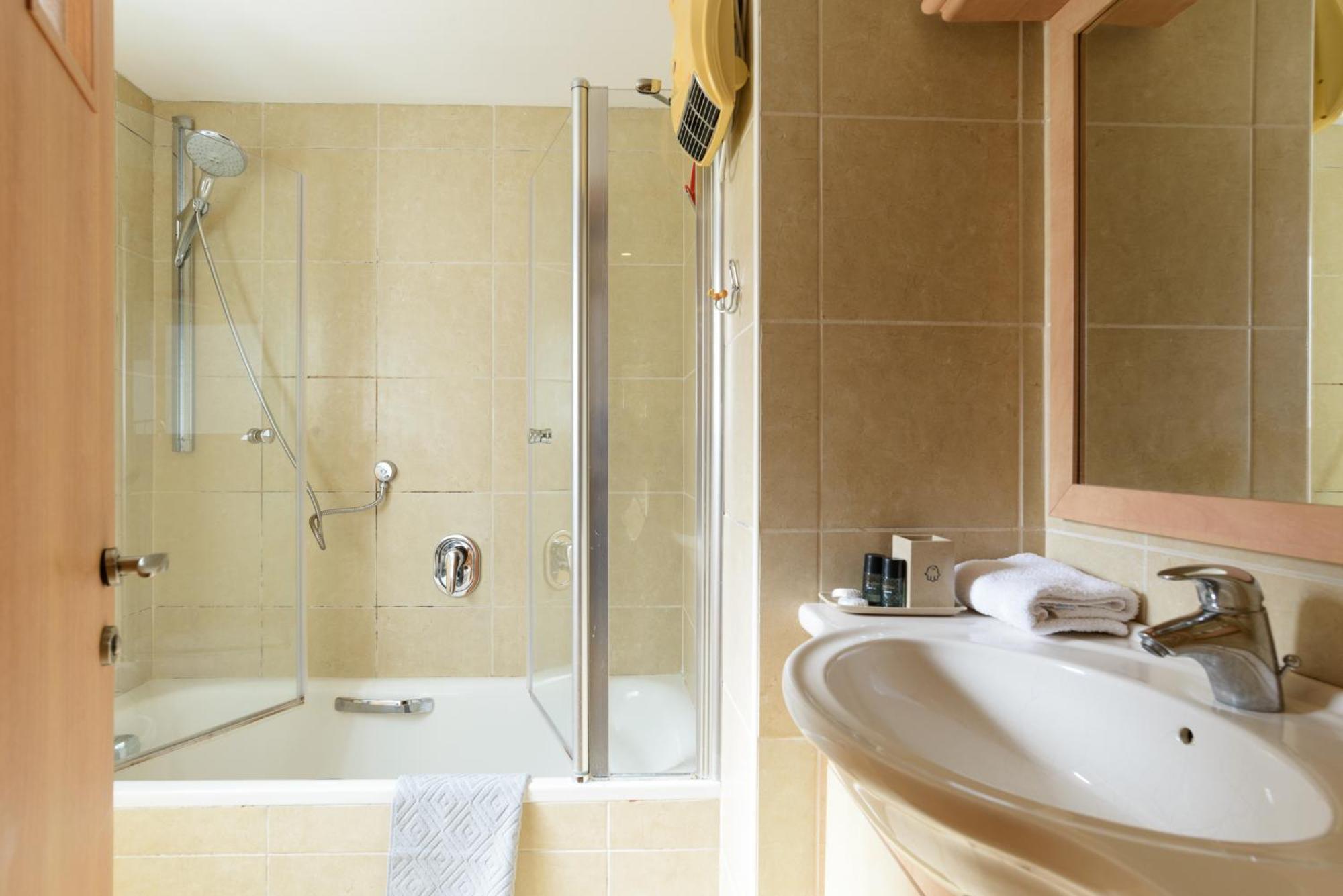 Cosy 1Br Near Beach By Feelhome Tel Aviv Esterno foto